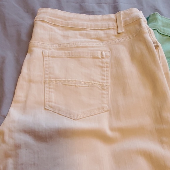 3 pairs of Bandolino Jeans - Picture 4 of 8